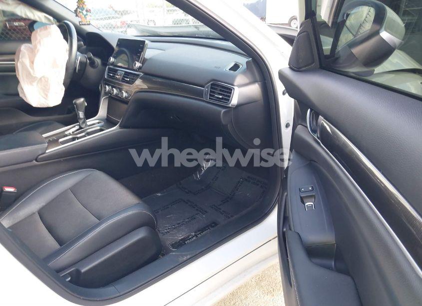 Photo 5 of 2018 Honda Accord SPORT (VIN 1HGCV1F33JA016308)