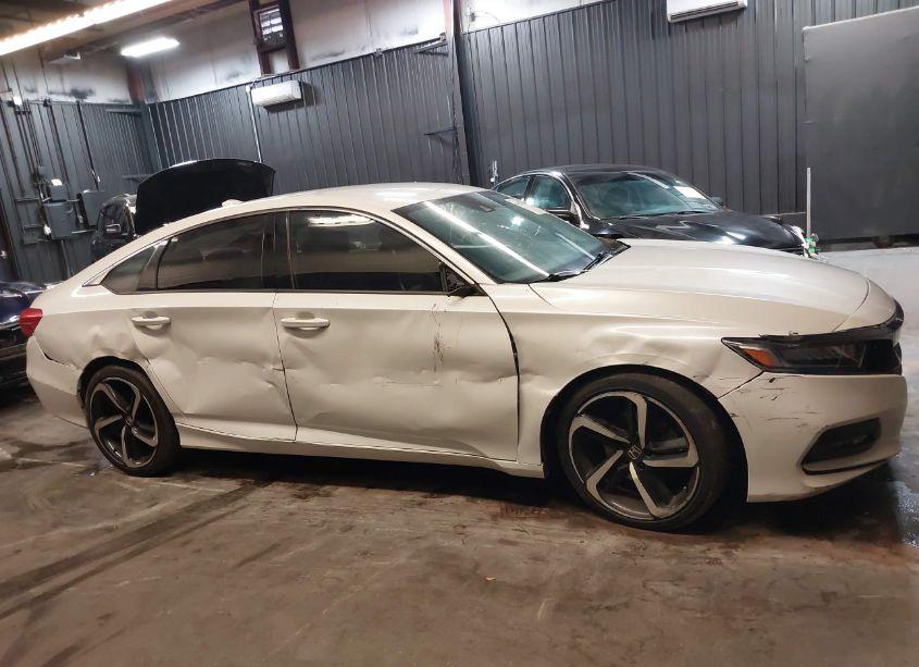 Photo 14 of 2018 Honda Accord SPORT (VIN 1HGCV1F33JA095222)