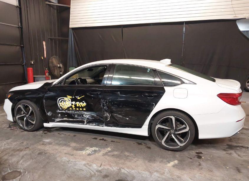 Photo 15 of 2018 Honda Accord SPORT (VIN 1HGCV1F33JA095222)