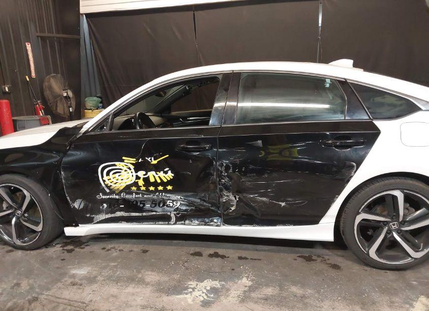 Photo 22 of 2018 Honda Accord SPORT (VIN 1HGCV1F33JA095222)