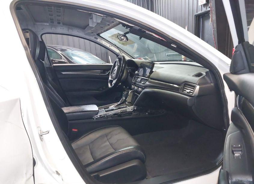 Photo 5 of 2018 Honda Accord SPORT (VIN 1HGCV1F33JA095222)