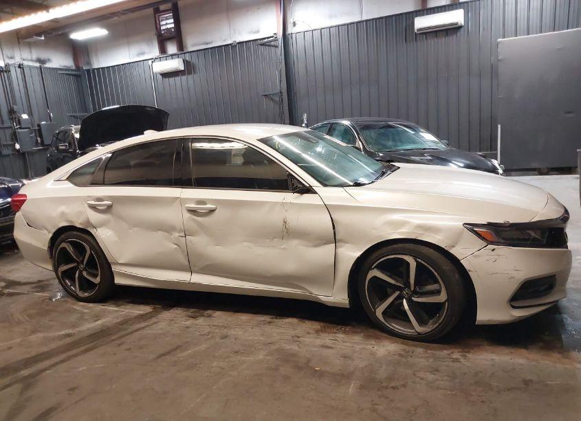 Photo 6 of 2018 Honda Accord SPORT (VIN 1HGCV1F33JA095222)