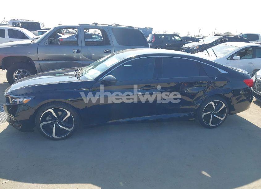 Photo 14 of 2018 Honda Accord SPORT (VIN 1HGCV1F33JA119972)