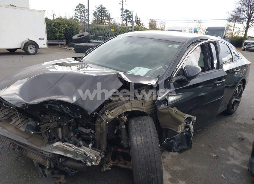 Photo 2 of 2018 Honda Accord SPORT (VIN 1HGCV1F33JA148758)