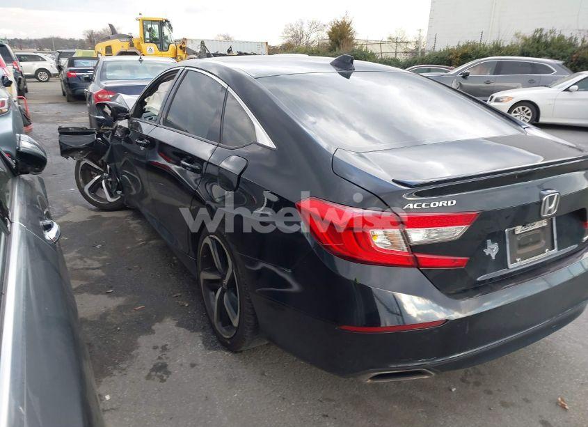 Photo 3 of 2018 Honda Accord SPORT (VIN 1HGCV1F33JA148758)