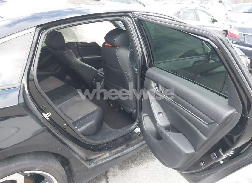 Photo 8 of 2018 Honda Accord SPORT (VIN 1HGCV1F33JA148758)