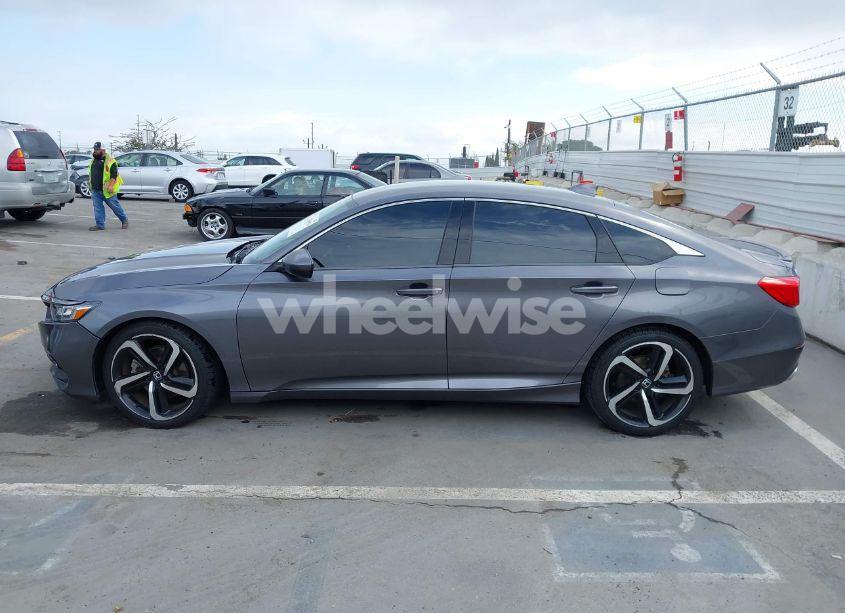 Photo 14 of 2018 Honda Accord SPORT (VIN 1HGCV1F33JA185048)