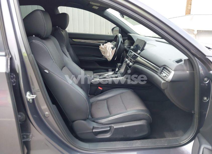 Photo 5 of 2018 Honda Accord SPORT (VIN 1HGCV1F33JA185048)