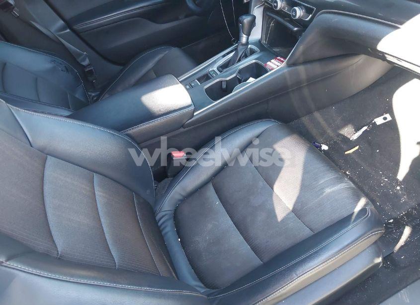 Photo 5 of 2018 Honda Accord SPORT (VIN 1HGCV1F33JA200387)