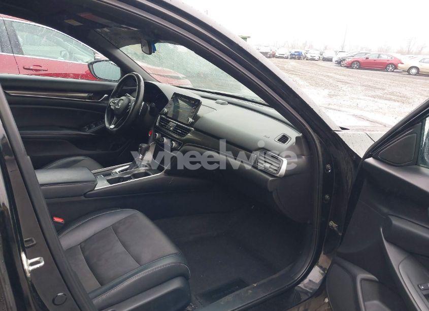 Photo 5 of 2018 Honda Accord SPORT (VIN 1HGCV1F33JA204116)