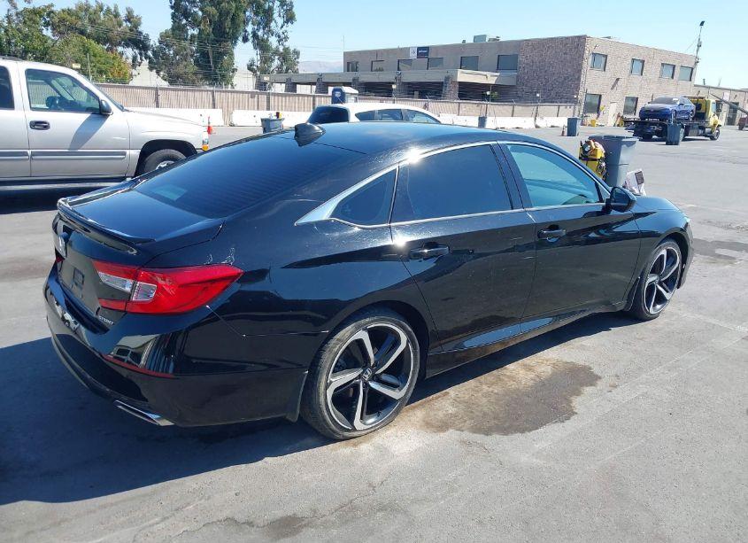 Photo 4 of 2018 Honda Accord SPORT (VIN 1HGCV1F33JA207470)