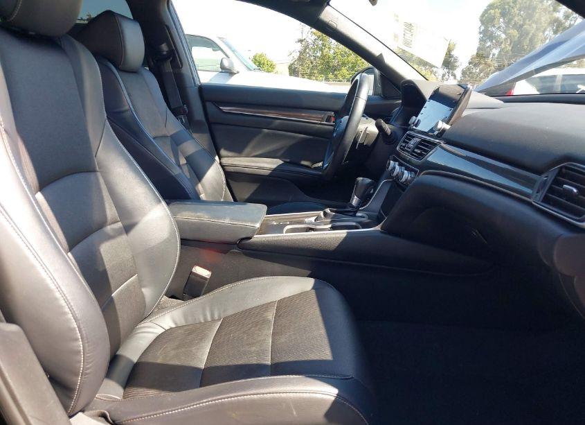 Photo 5 of 2018 Honda Accord SPORT (VIN 1HGCV1F33JA207470)