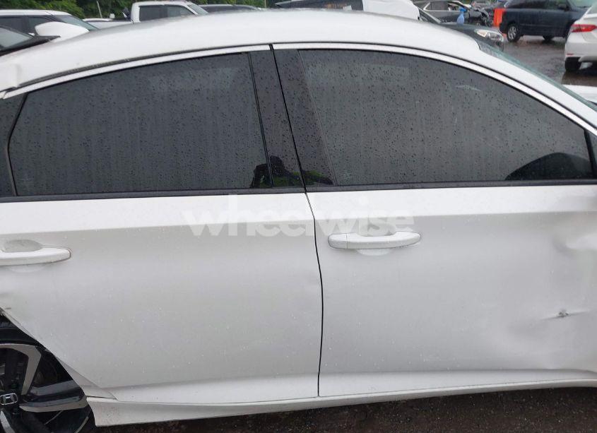 Photo 13 of 2018 Honda Accord SPORT (VIN 1HGCV1F33JA208053)