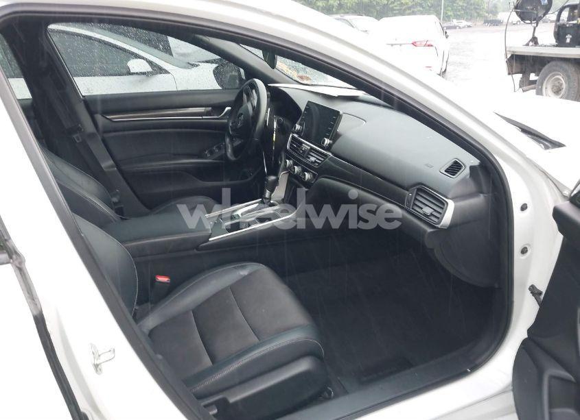 Photo 5 of 2018 Honda Accord SPORT (VIN 1HGCV1F33JA208053)