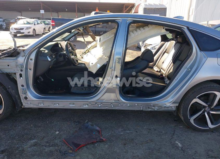 Photo 14 of 2018 Honda Accord SPORT (VIN 1HGCV1F33JA222504)