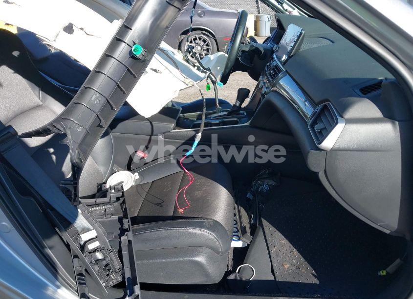 Photo 5 of 2018 Honda Accord SPORT (VIN 1HGCV1F33JA222504)