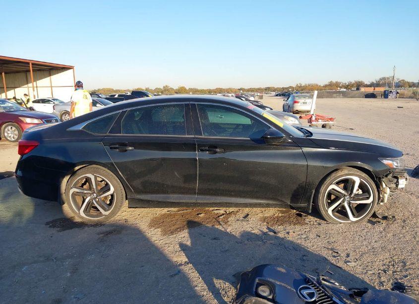 Photo 13 of 2018 Honda Accord SPORT (VIN 1HGCV1F33JA227279)