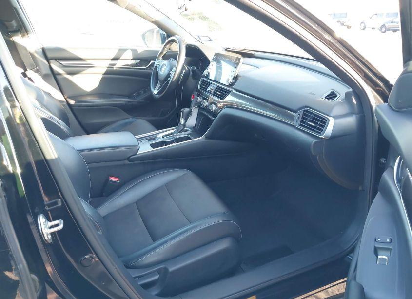 Photo 5 of 2018 Honda Accord SPORT (VIN 1HGCV1F33JA227279)