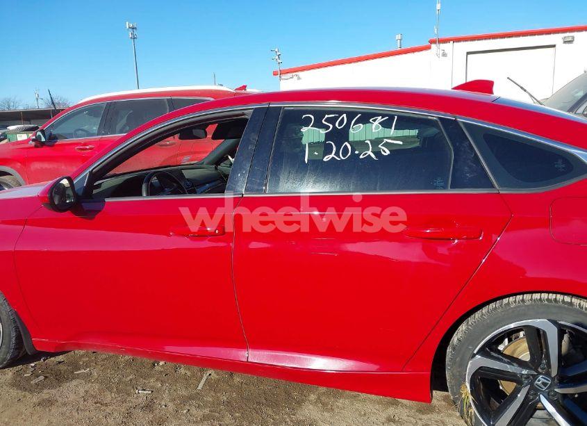 Photo 13 of 2018 Honda Accord SPORT (VIN 1HGCV1F33JA237813)