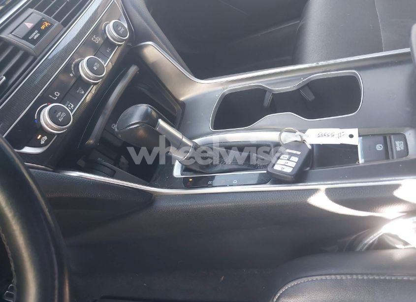 Photo 11 of 2018 Honda Accord SPORT (VIN 1HGCV1F33JA240727)