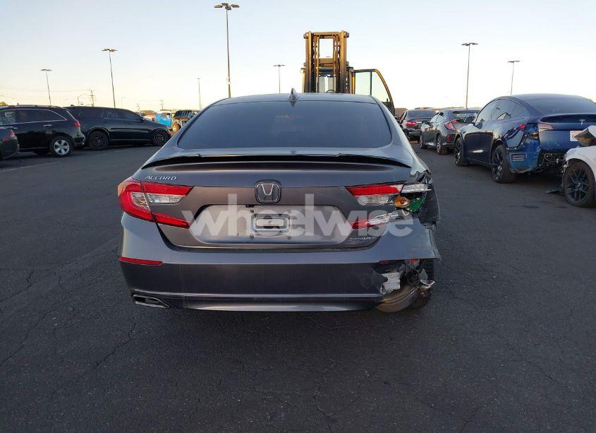 Photo 16 of 2018 Honda Accord SPORT (VIN 1HGCV1F33JA240727)