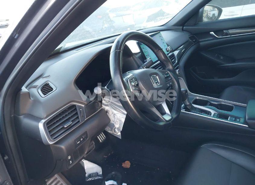 Photo 17 of 2018 Honda Accord SPORT (VIN 1HGCV1F33JA240727)