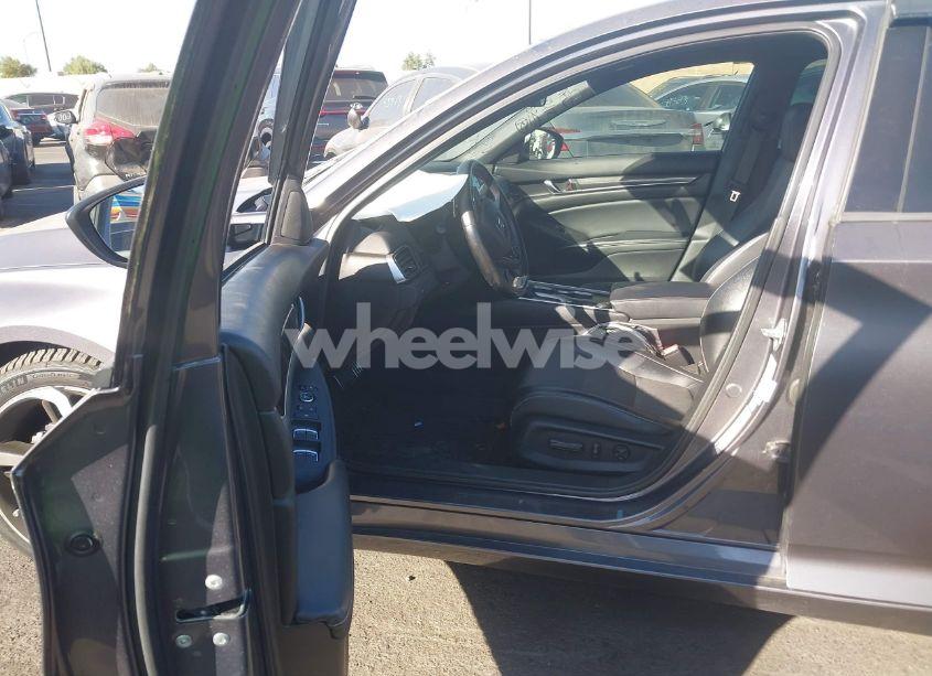 Photo 5 of 2018 Honda Accord SPORT (VIN 1HGCV1F33JA240727)