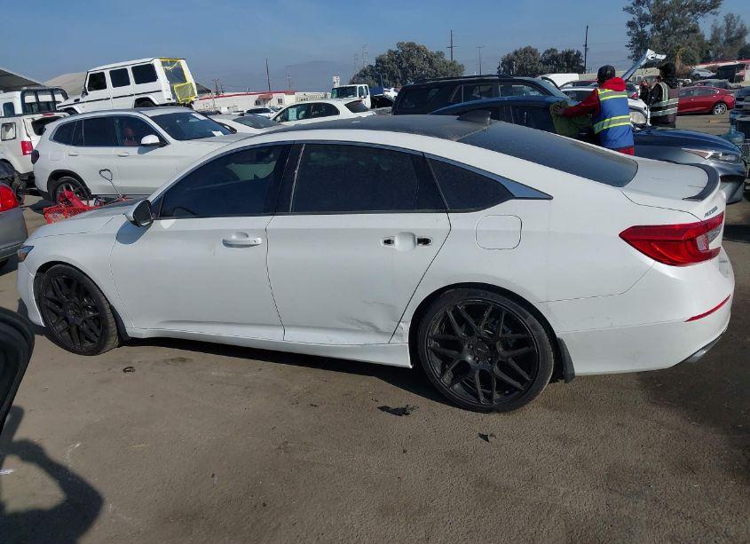 Photo 15 of 2018 Honda Accord SPORT (VIN 1HGCV1F33JA244065)