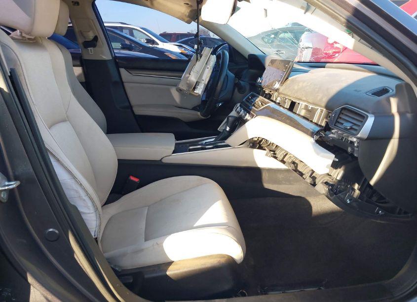 Photo 5 of 2018 Honda Accord SPORT (VIN 1HGCV1F33JA247709)