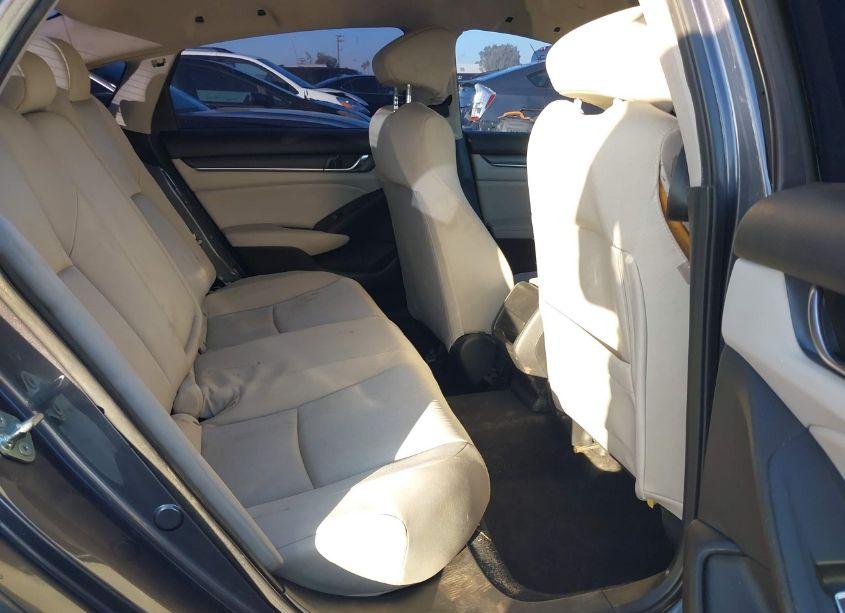 Photo 8 of 2018 Honda Accord SPORT (VIN 1HGCV1F33JA247709)