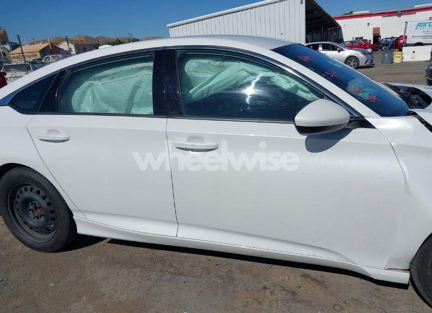 Photo 13 of 2018 Honda Accord SPORT (VIN 1HGCV1F33JA251372)