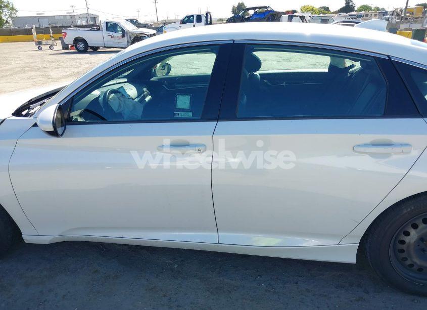 Photo 14 of 2018 Honda Accord SPORT (VIN 1HGCV1F33JA251372)