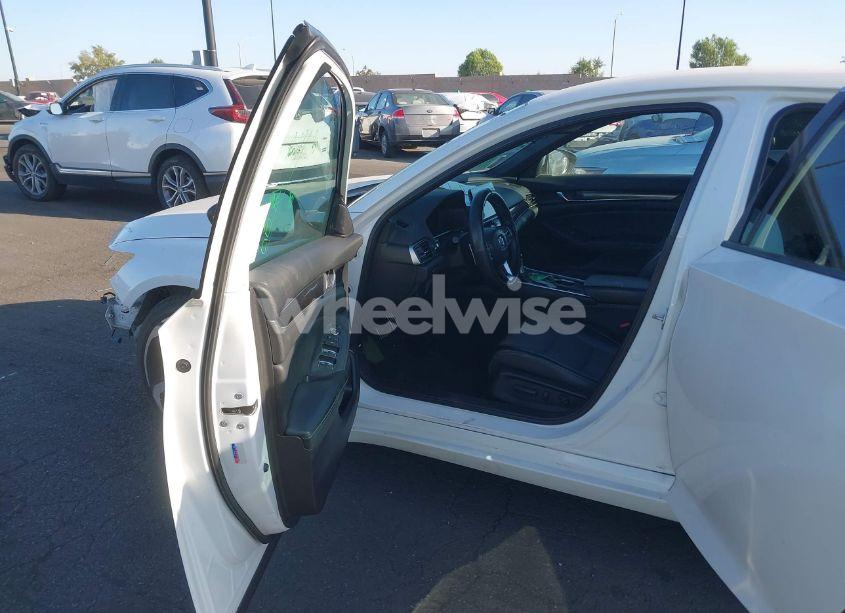 Photo 5 of 2018 Honda Accord SPORT (VIN 1HGCV1F33JA262579)