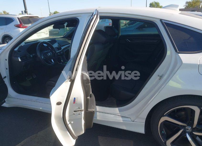 Photo 8 of 2018 Honda Accord SPORT (VIN 1HGCV1F33JA262579)