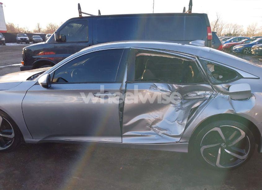 Photo 14 of 2019 Honda Accord SPORT (VIN 1HGCV1F33KA004533)