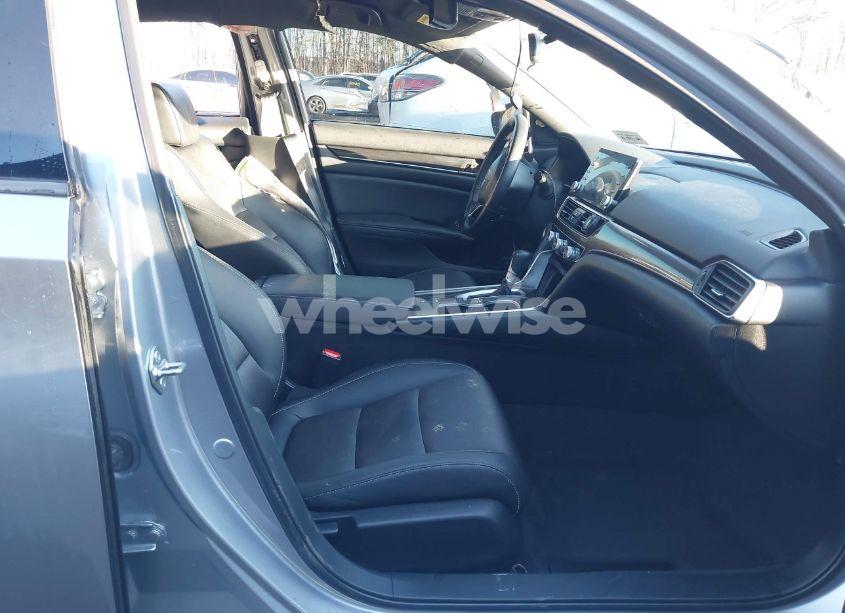 Photo 5 of 2019 Honda Accord SPORT (VIN 1HGCV1F33KA004533)