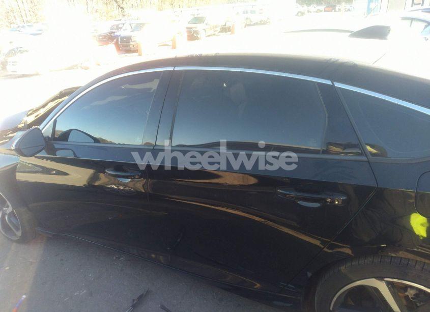 Photo 14 of 2019 Honda Accord SPORT (VIN 1HGCV1F33KA157557)