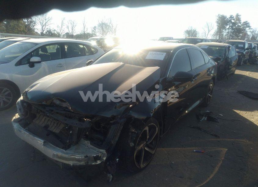 Photo 2 of 2019 Honda Accord SPORT (VIN 1HGCV1F33KA157557)