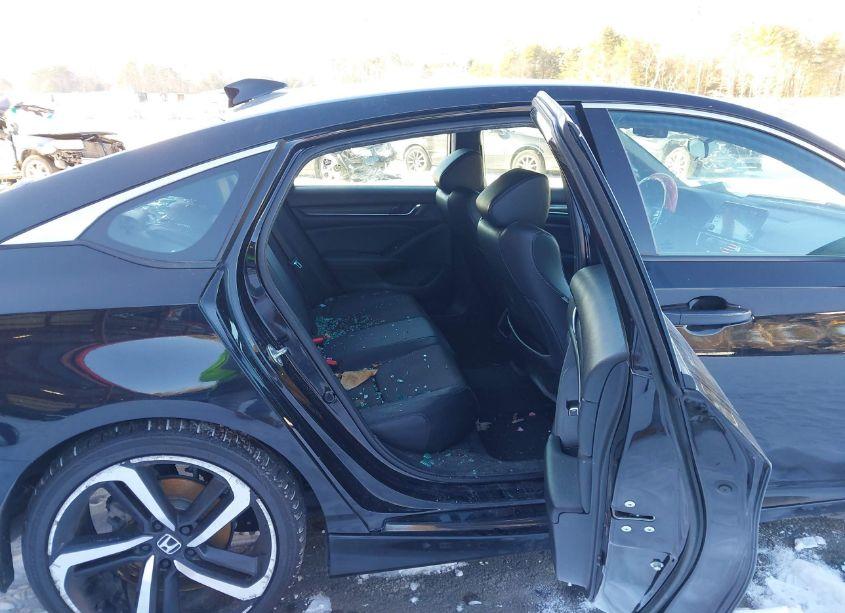 Photo 8 of 2019 Honda Accord SPORT (VIN 1HGCV1F33KA158739)