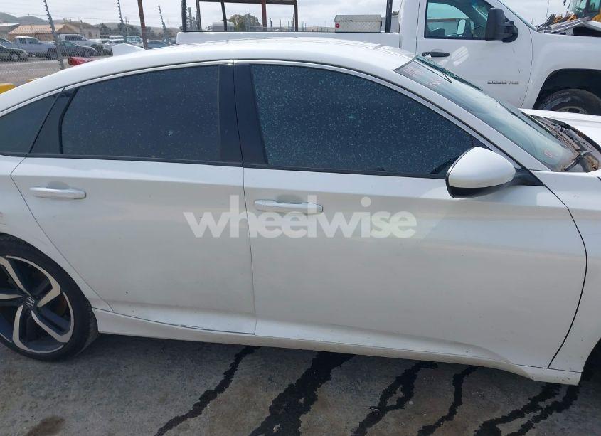 Photo 13 of 2018 Honda Accord SPORT (VIN 1HGCV1F34JA026362)