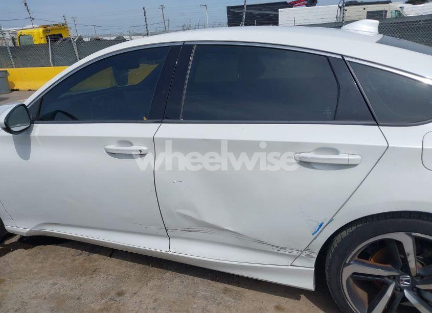 Photo 14 of 2018 Honda Accord SPORT (VIN 1HGCV1F34JA026362)