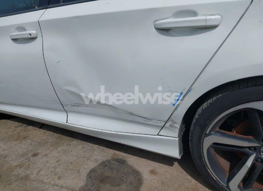 Photo 17 of 2018 Honda Accord SPORT (VIN 1HGCV1F34JA026362)