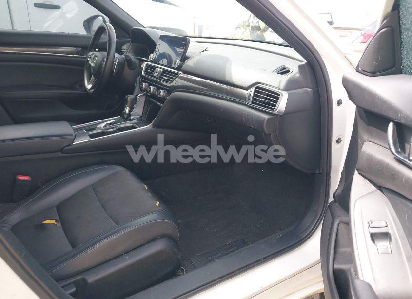 Photo 5 of 2018 Honda Accord SPORT (VIN 1HGCV1F34JA026362)