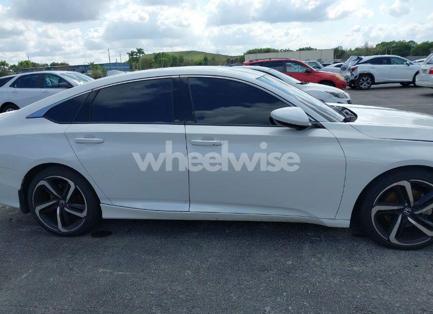 Photo 14 of 2018 Honda Accord SPORT (VIN 1HGCV1F34JA095357)