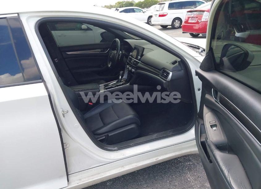 Photo 5 of 2018 Honda Accord SPORT (VIN 1HGCV1F34JA095357)