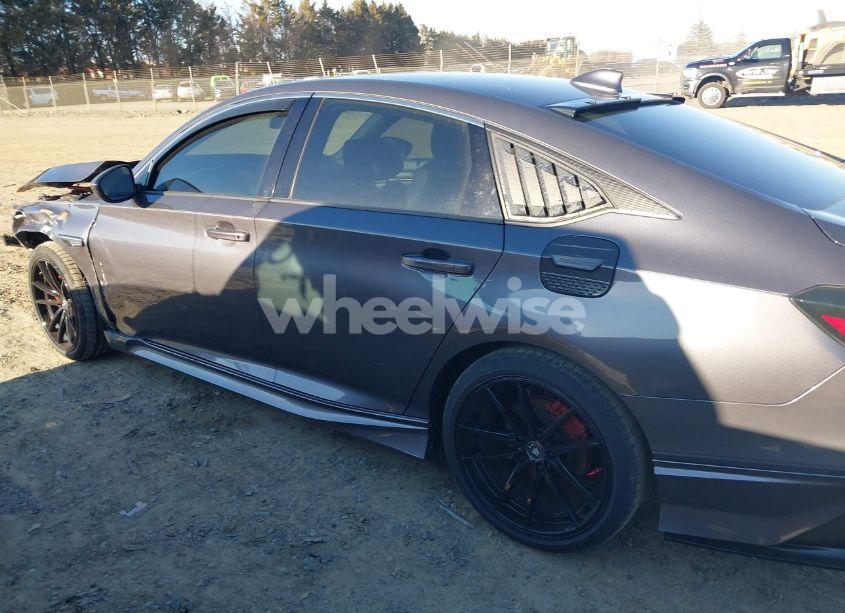 Photo 15 of 2018 Honda Accord SPORT (VIN 1HGCV1F34JA097688)