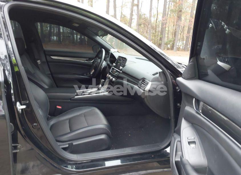 Photo 5 of 2018 Honda Accord SPORT (VIN 1HGCV1F34JA205131)