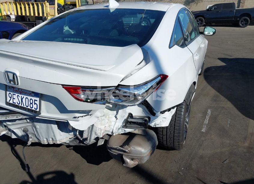 Photo 17 of 2018 Honda Accord SPORT (VIN 1HGCV1F34JA235701)