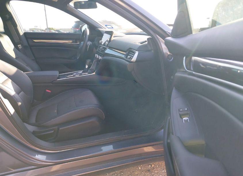 Photo 5 of 2019 Honda Accord SPORT (VIN 1HGCV1F34KA142050)