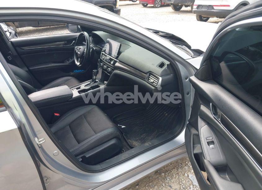 Photo 5 of 2019 Honda Accord SPORT (VIN 1HGCV1F34KA177526)